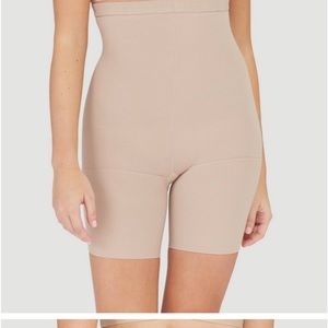 NIB-Assets by Spanx Shaping shorts